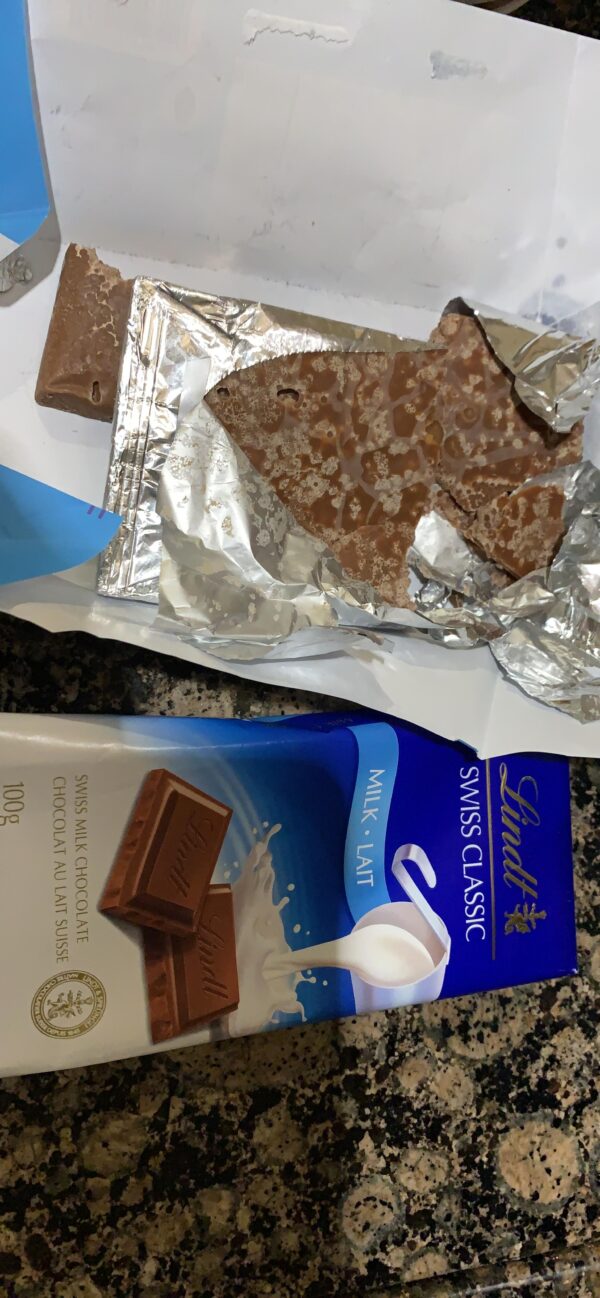 Lindt Classic Swiss Crunchy Milk Chocolate Bar
